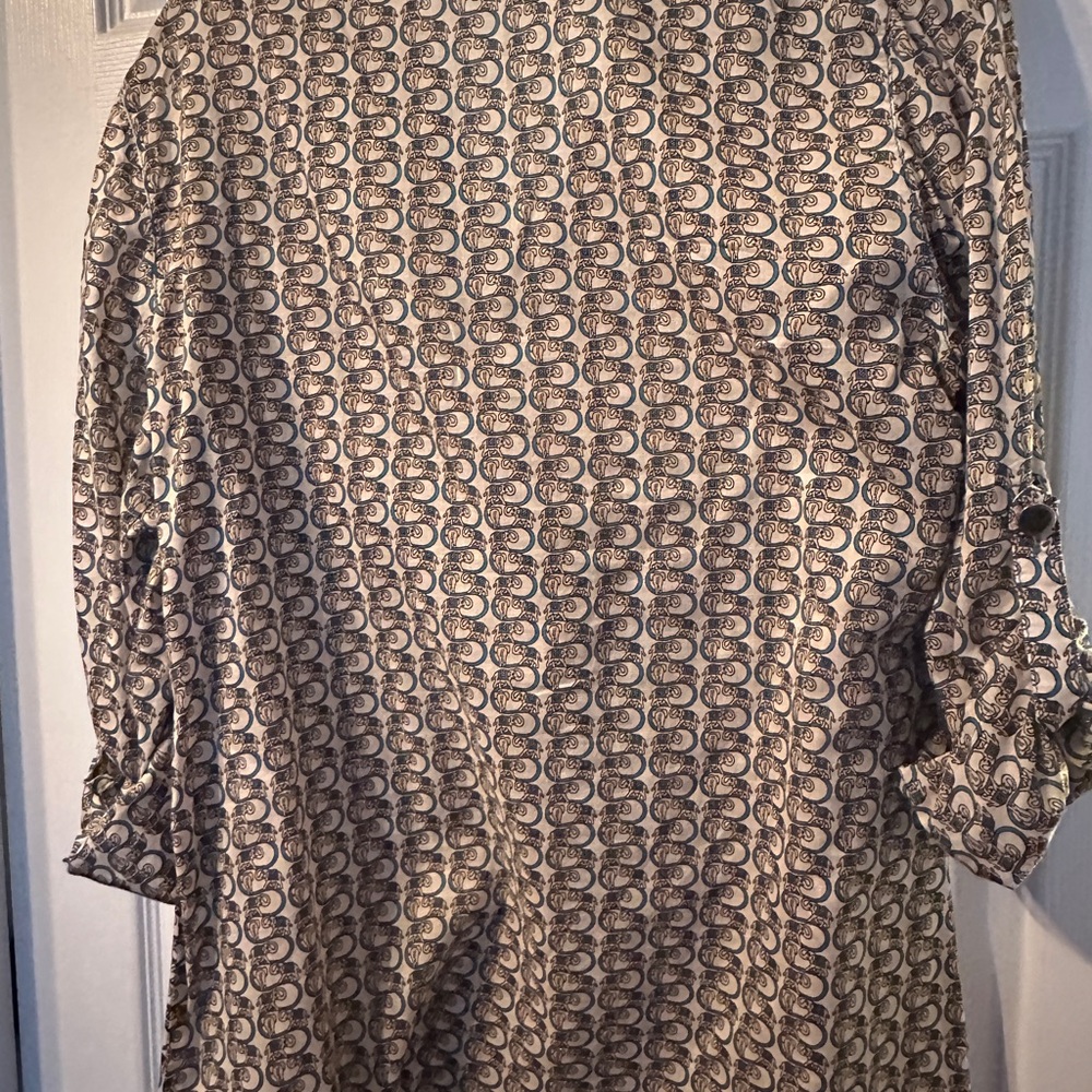 Patterned Button-Up Women's Top - Picture 9 of 10